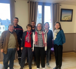 Mobilisation g�n�rale des �lus de Groix, d'Emilie Guyomar le taxi, de Max Bihan capitaine des pompiers de Groix, de l'APSIB et des taxis de Belle >Ile et SNSM